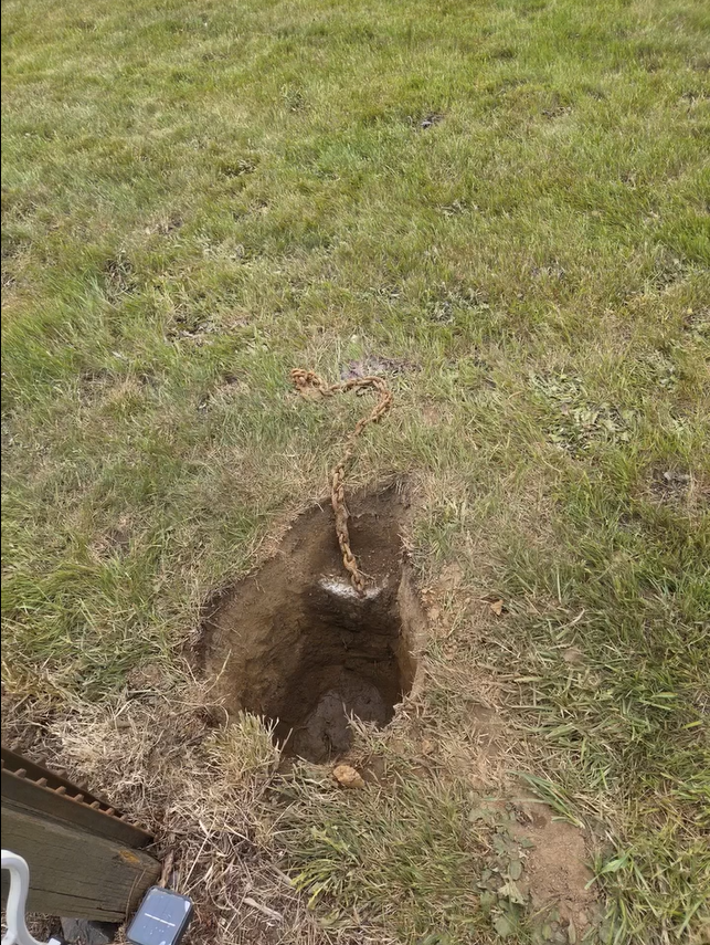 I Found a Chain Buried Under My Mailbox – Here’s What Happened